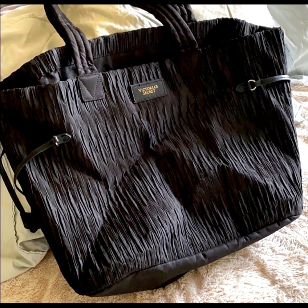 Large VS duffel bag NEW black thick quilted